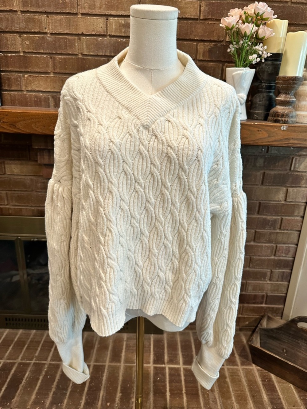 Free People Ivory Cable Knit V-Neck Oversized Chenille Sweater S